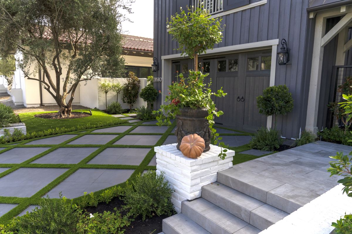 Hiring Hardscape Contractors in Newport Coast CA: Benefits Offered by Hardscape Elements in any Landscape