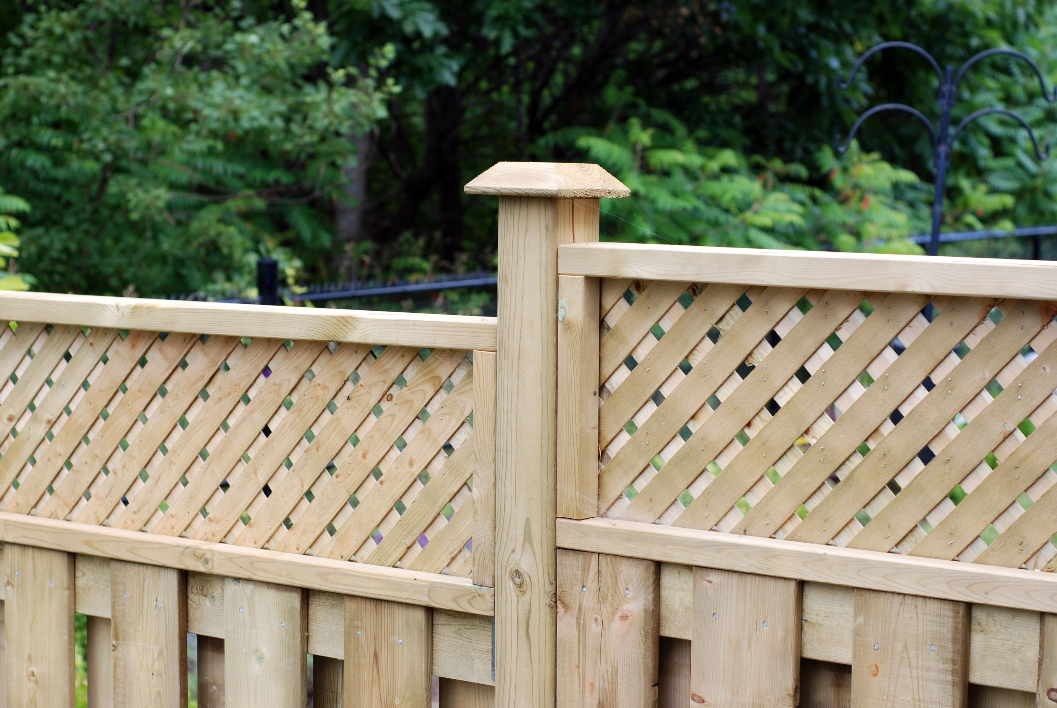 Why a Wood Fence in Salem, OR Should Be Pressure-Treated