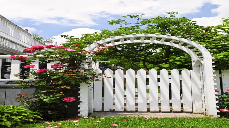 Follow This Advice on Choosing the Right Fence for Your Home