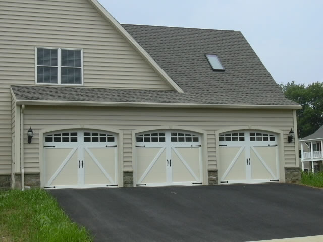 Signs That It’s Time to Call for Commercial Garage Door Repair in Chicago