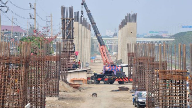 Cook County Transportation Workers Gain Access to Professional Crane Mounts